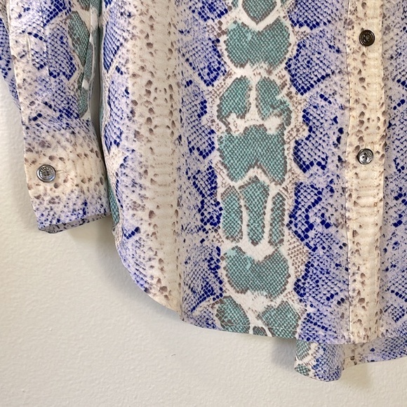 EQUIPMENT Silk Signature Ampara Pastel Snake Print Button Front Shirt - Picture 5 of 12